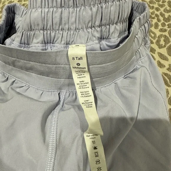 Lululemon Hotty Hot shorts in light purple size 8 tall - Picture 5 of 6